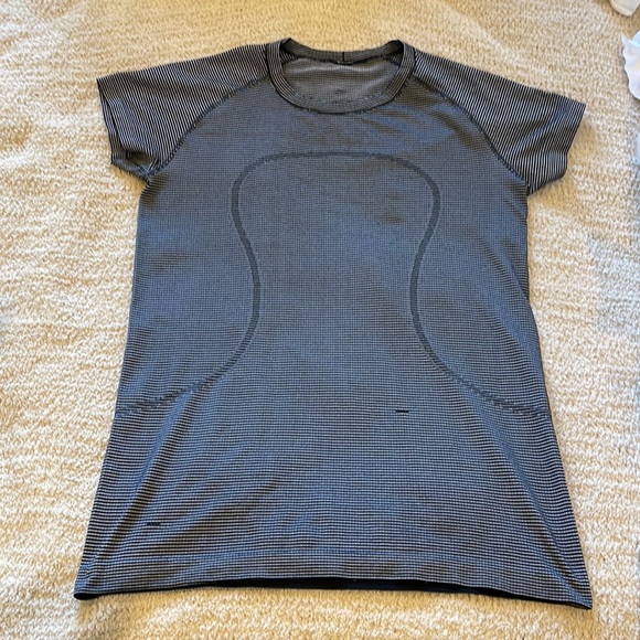 Lululemon lot of six tops various sizes - Picture 10 of 13